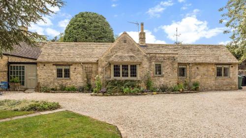 Scenic Family Home In The Cotswolds, Bledington, Oxfordshire