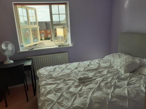 Double Room In Honiton House, Hendon, London