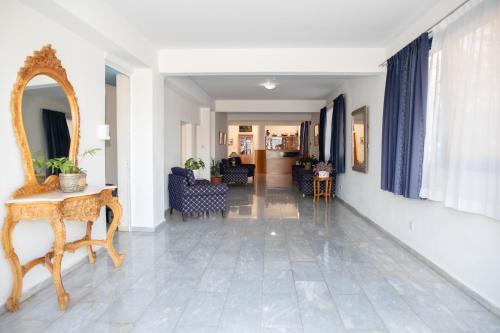 West End Hotel in Peija