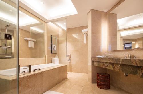 room detail thumbnail 2