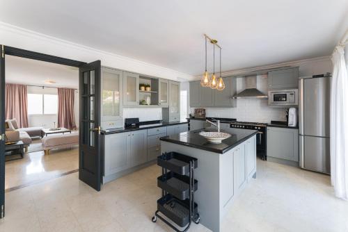 VILLA AMAPOLA PUERTO BANUS POOl