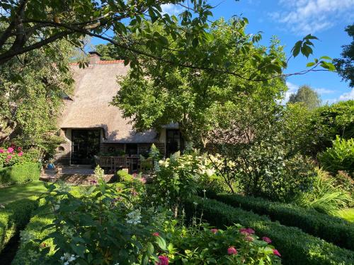 Hofstede "Den Hul"- Riant & Authentiek onthaasten - 8 persoons Hofstede "Den Hul"- Riant & Authentiek onthaasten - 8 persoons