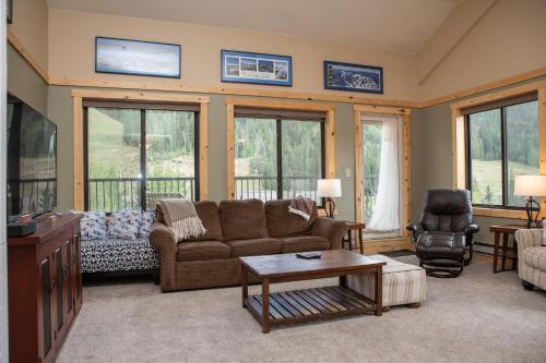 2800 Slopeside condo - main image
