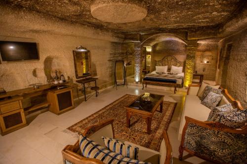 Divan Cave House