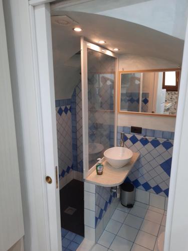 Studio Apartment image 6