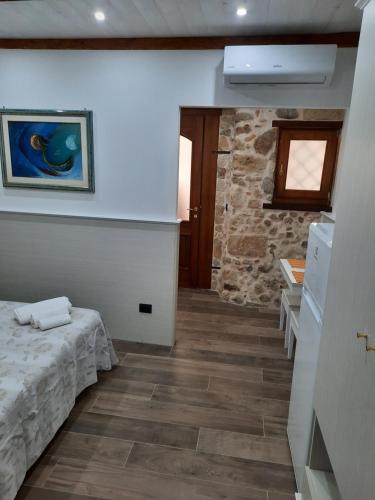 Studio Apartment image 5