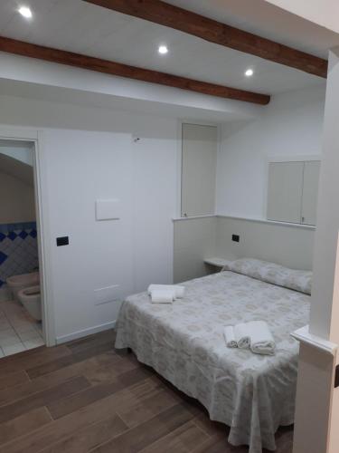 Studio Apartment image 2