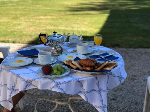 Food and beverages, Chambres d'hotes Saint Denis in Mezieres-sur-Issoire