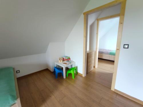 2 bedrooms, 5 beds