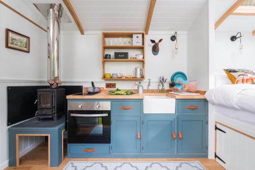 Kitchen, The Wriggly Tin & Baa Spa at Tregoose Old Mill in Colan
