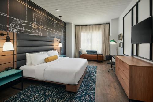 1 king bed, 1 sofa bed