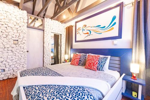 Parrot Cottage at Viking Hill - Love Beach, Nassau