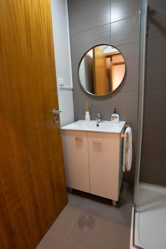 Downtown Porto Relaxed Apartment with Private Yard