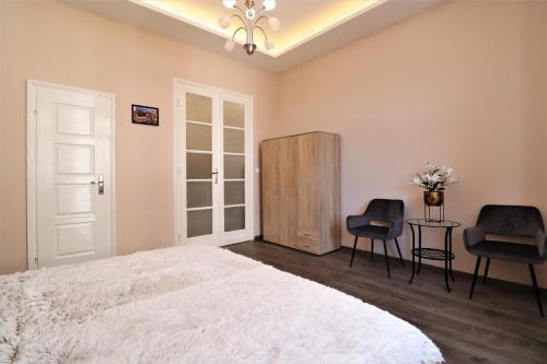 King Charles Residences - image 9