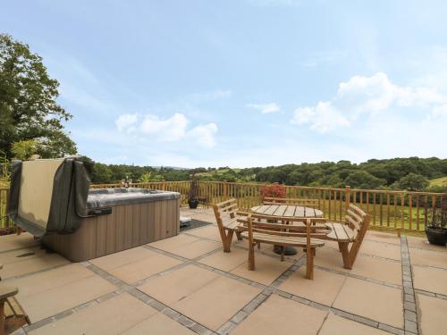 Pheasant Wood in แลนดรินด็อด เวลส์