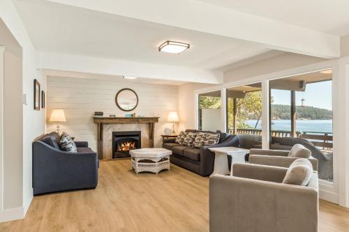 Mica Bay Serenity Cabin - image 9
