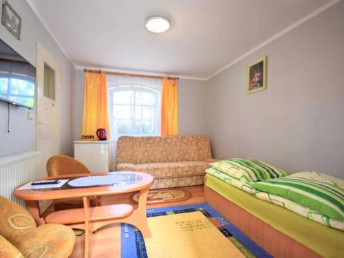 1 twin bed, 1 sofa bed