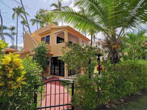 BEACH VILLA with BBQ & WIFI access to SWIMMING POOL - playa LOS CORALES
