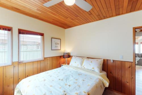 Whidbey Waterfront Happy Place - image 7