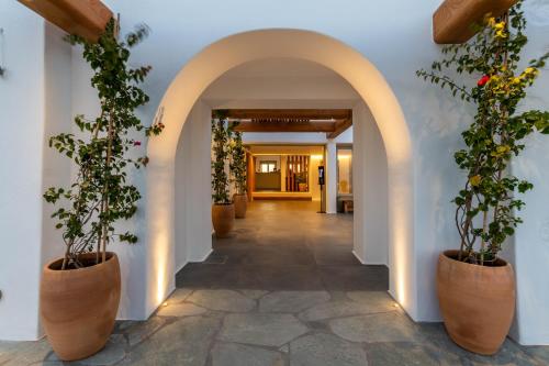264742443 Rochari Hotel