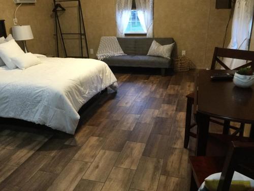 Kickapoo Shores Waterfront Cottages - image 2