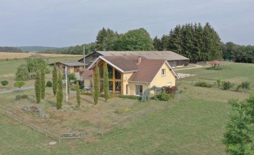 B&B Vennes - Au Domaine du Cerf - Bed and Breakfast Vennes