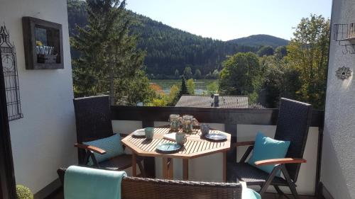 Ferienwohnung Zeitlos, gigantischer Seeblick, WLAN, gerne mit Hund - Apartment - Winterberg