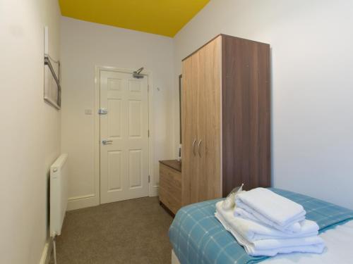 Single Room with Shared Bathroom