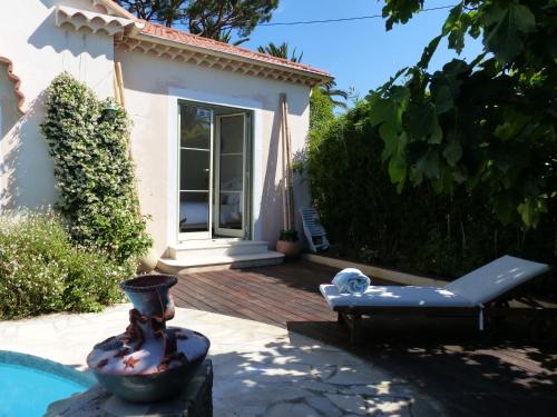 Blue Dream Cannes Guesthouse - Tap to explore photos