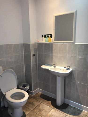 Banyo, Breeze Guest House in Bootle