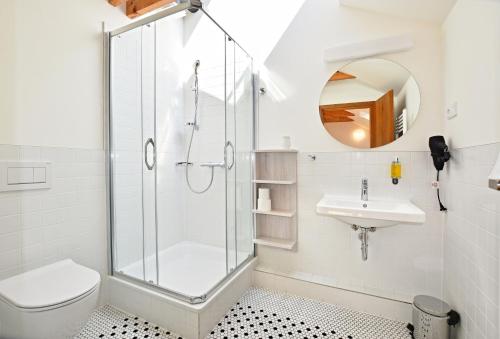 淋浴間, Pivovar Řevnice (Pivovar Revnice) in 熱夫尼采