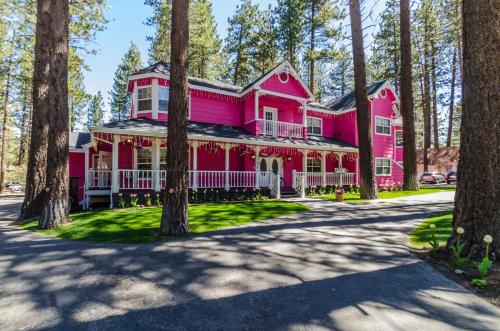 Apples Bed and Breakfast Inn in Big Bear Lake, USA