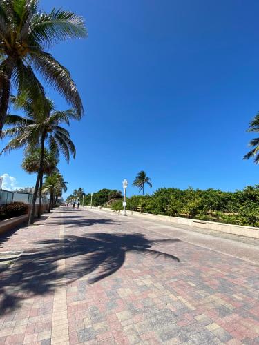 Hollywood Beach Resort Vacation Condo-Hotel