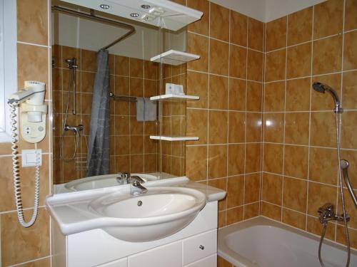 AU BOIS FLEURI Location Villa et Studios Roquebrune-sur-Argens - image 2