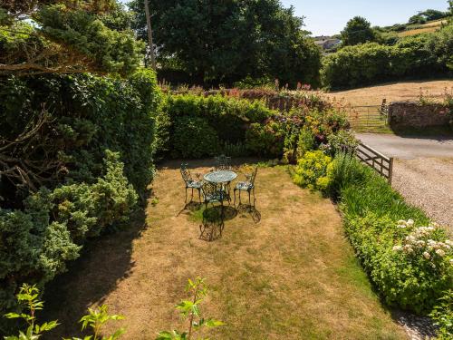Higher Collaton Cottage - image 2