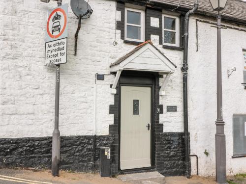 Bridge End Cottage - image 2