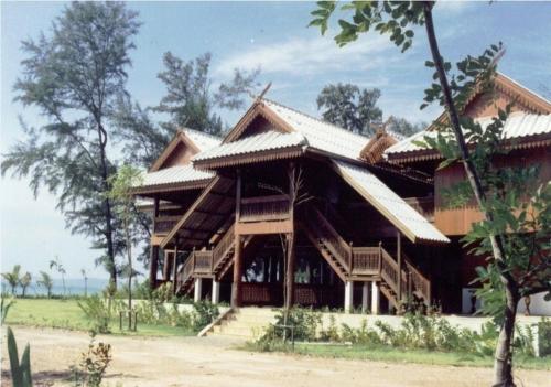 Ruen Thai Rim Haad, Ko Samet
