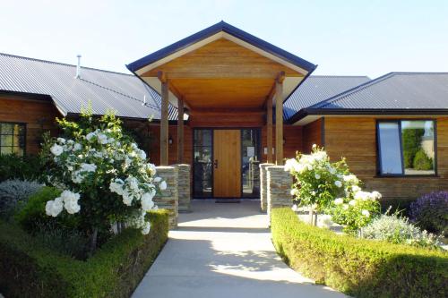 Wanaka Alpine Lodge — Photo 3