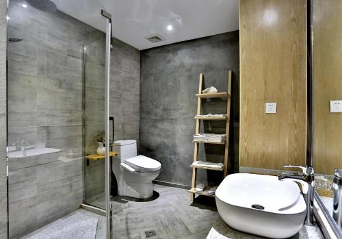 Qingyue Jingshe Hotel
