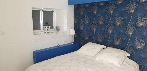 1 queen bed, 1 double bed