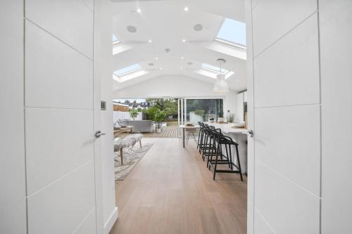 Clarence House-Windsor-Parking-5 bed, Windsor (photo 8)