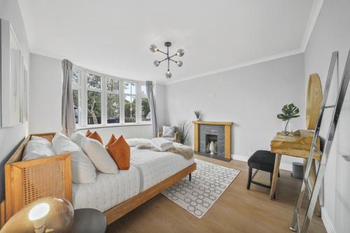 Clarence House-Windsor-Parking-5 bed, Windsor (photo 3)