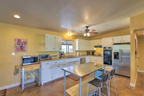 Spacious Oasis with Hot Tub 6Mi to Saguaro Park - image 5