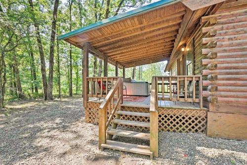 Cozy Broken Bow Cabin with Hot Tub and 2 Porches!