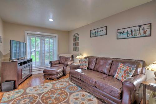 Creekside Home with Patio, Walk to Manitou Incline! in Manitou Springs, USA