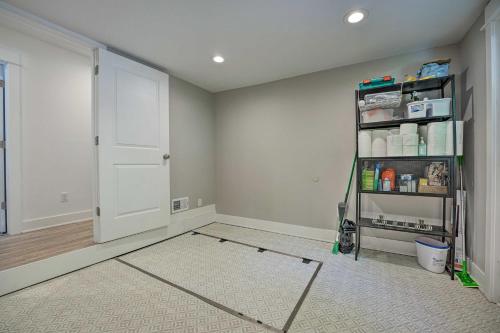 Fully Updated Home with Fire Pit Walk to Beach