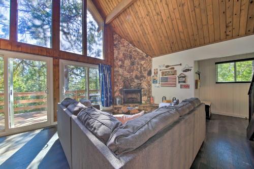 Mountain Haven with Hot Tub Game Room and Treehouse! - image 2