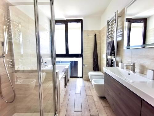 THE VIEW!!! by Design Studio, Perledo (foto 5)