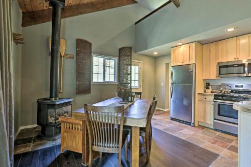 Rustic Townhouse with Fireplace 1 Mi to Chairlift! - image 4