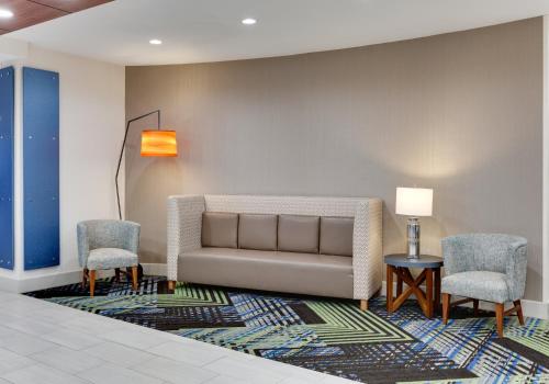 Holiday Inn Express & Suites San Antonio NW near SeaWorld, an IHG Hotel